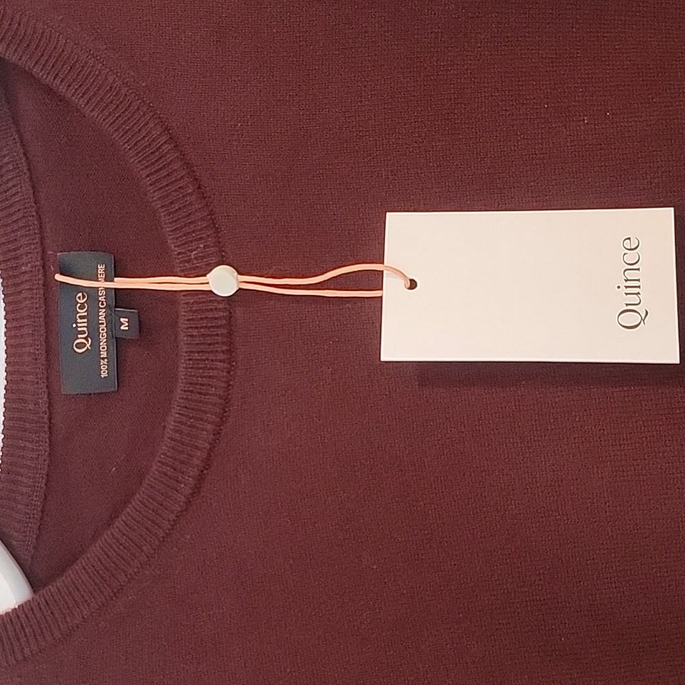 NWT QUINCE MONGOLIAN CASHMERE BURGUNDY SWEATER SZ.M - Picture 2 of 2